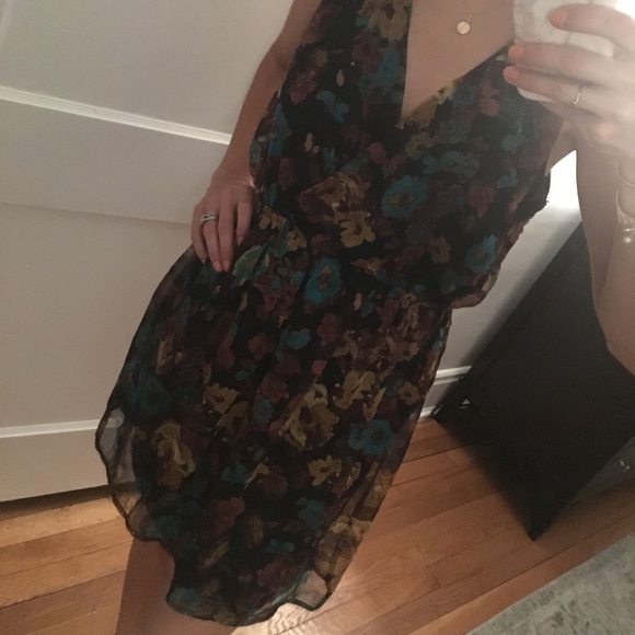 Forever 21 floral mini - Picture 2 of 2